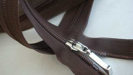 三力拉鏈 品質(zhì)鑄就品牌，匠心連通世界