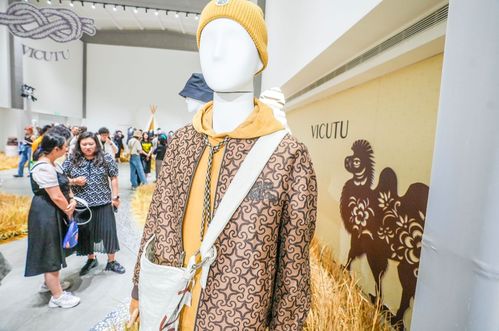 蒙古族元素服飾 可機(jī)洗西服,非遺與黑科技融入北京服裝設(shè)計